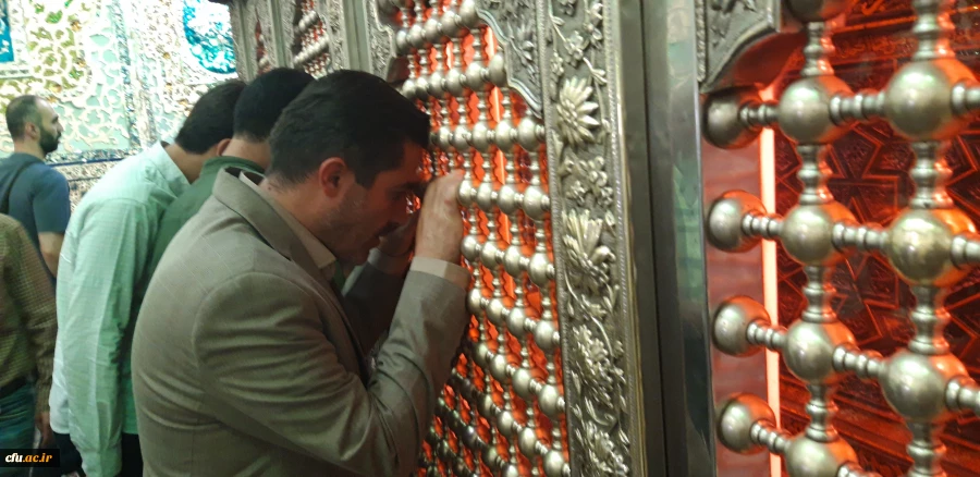 دکتر مشهدی سرپرست مدیریت امور پردیس های استان قزوین به همراه تنی چندازاساتید ،کارکنان ودانشجو معلمان آن دانشگاه درمراسم غبار روبی مزار شهدا به مناسبت هفته دفاع مقدس شرکت کردند. 8