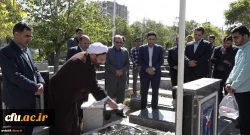 غبار روبی و عطرافشانی مزار شهدای دانشجو معلم و مدافع حرم با حضور دانشجومعلمان جدید الورود 3