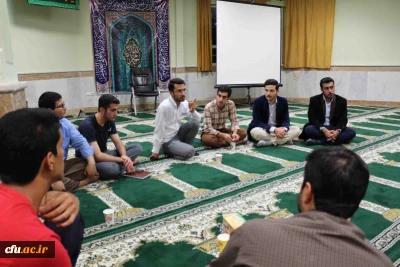 شب شعر دانشجویی در هفته دفاع مقدس با مشارکت دانشجویان پردیس امام محمد باقر (ع) برگزار شد.