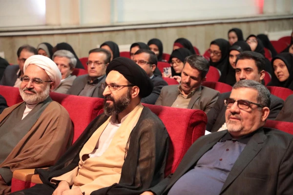 معلمی بهترین انتخاب است به آن عشق بورزید و هیچ وقت خود را با دیگران مقایسه نکنید
 3