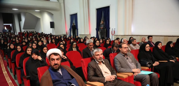 معلمی بهترین انتخاب است به آن عشق بورزید و هیچ وقت خود را با دیگران مقایسه نکنید
 4