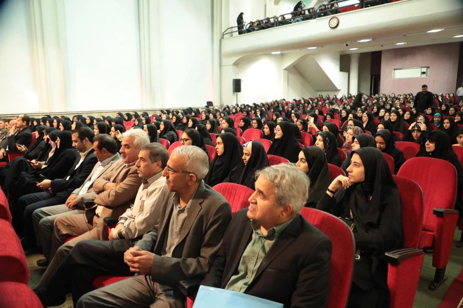 معلمی بهترین انتخاب است به آن عشق بورزید و هیچ وقت خود را با دیگران مقایسه نکنید
 5