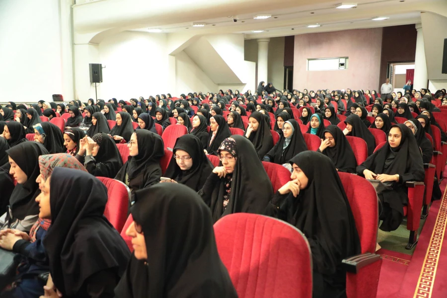 معلمی بهترین انتخاب است به آن عشق بورزید و هیچ وقت خود را با دیگران مقایسه نکنید
 6