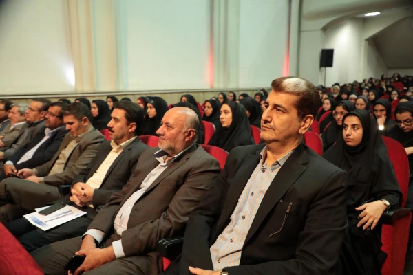 معلمی بهترین انتخاب است به آن عشق بورزید و هیچ وقت خود را با دیگران مقایسه نکنید
 8