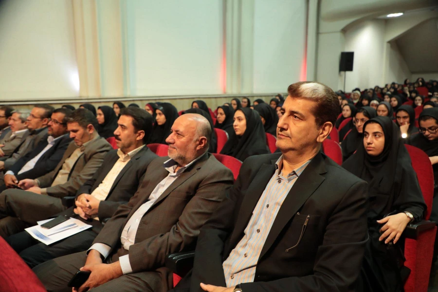 معلمی بهترین انتخاب است به آن عشق بورزید و هیچ وقت خود را با دیگران مقایسه نکنید
 8