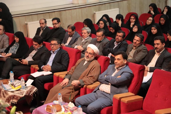 معلمی بهترین انتخاب است به آن عشق بورزید و هیچ وقت خود را با دیگران مقایسه نکنید
 10