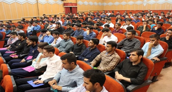 علم آموزی ، تهذیب نفس و خودسازی از اولویت هایی است که باید برای دانشجو معلمان بسیار حائز اهمیت باشد. 5