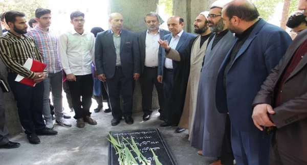 علم آموزی ، تهذیب نفس و خودسازی از اولویت هایی است که باید برای دانشجو معلمان بسیار حائز اهمیت باشد. 8