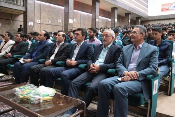 آیت الله ناصری در آئین استقبال از نو دانشجو معلمان دانشگاه فرهنگیان یزد:

تحول در آموزش و پرورش وظیفه تمام افراد است.
 3