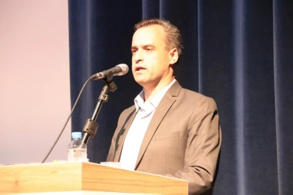 آیت الله ناصری در آئین استقبال از نو دانشجو معلمان دانشگاه فرهنگیان یزد:

تحول در آموزش و پرورش وظیفه تمام افراد است.
 7