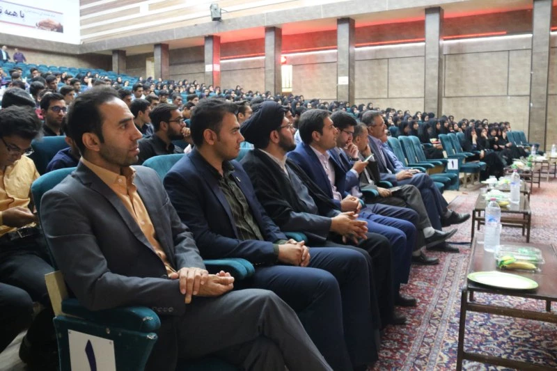 آیت الله ناصری در آئین استقبال از نو دانشجو معلمان دانشگاه فرهنگیان یزد:

تحول در آموزش و پرورش وظیفه تمام افراد است.
 14