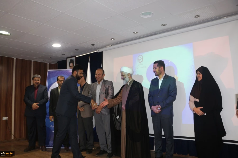 دانشجومعلمان عزیز باید نسبت به وظایف و مأموریت های خطیر خود آگاه و حساس باشند. 8