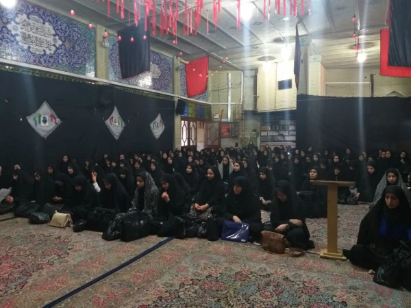 نودانشجومعلمان پردیس بنت الهدی صدر قزوین باحضور درگلزار شهدای قزوین با ارمانهای مقدس شهداتجدید پیمان نموده وبا امام جمعه قزوین نیز دیدارکردند. 3