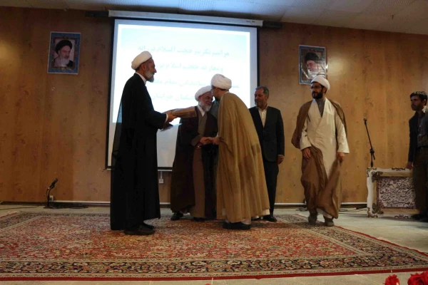 آئین استقبال از دانشجویان جدیدالورود پردیس های دانشگاه فرهنگیان خراسان شمالی با حضور نماینده ولی فقیه و امام جمعه شهرستان بجنورد برگزار شد.

دکتر صفرزاده: امروز عصر دانایی است 8