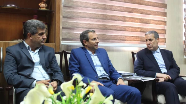 معاون پژوهشی و فناوری دانشگاه فرهنگیان در دیدار با استاندار بوشهر:
در سال گذشته حدود 41 هزار دانشجو پذیرش کردیم 4