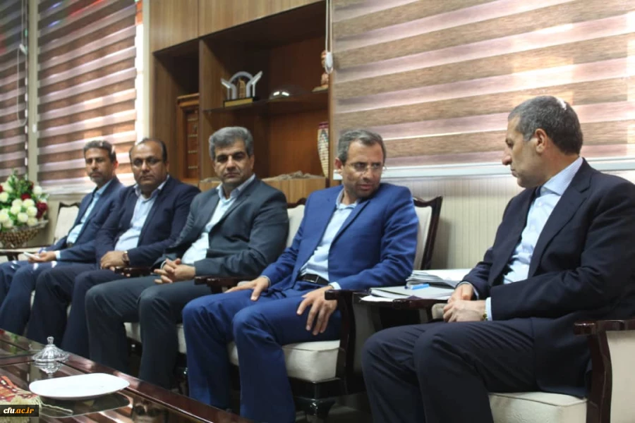 معاون پژوهشی و فناوری دانشگاه فرهنگیان در دیدار با استاندار بوشهر:
در سال گذشته حدود 41 هزار دانشجو پذیرش کردیم 5