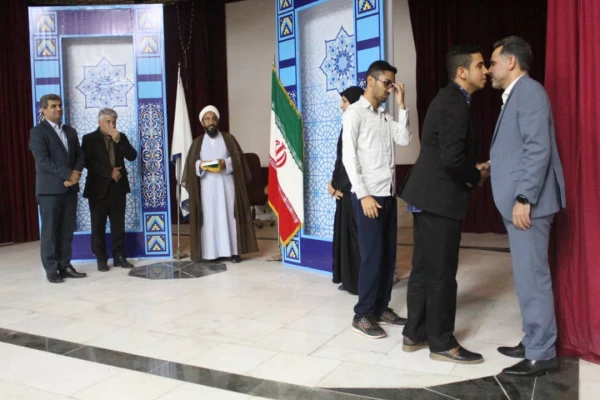 با حضور مشاور رئیس دانشگاه فرهنگیان کشور

برگزاری آئین استقبال دانشجومعلمان نوورود پردیس علامه طباطبایی بوشهر 3