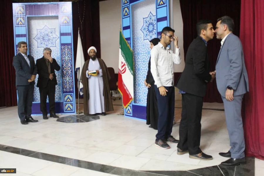 با حضور مشاور رئیس دانشگاه فرهنگیان کشور

برگزاری آئین استقبال دانشجومعلمان نوورود پردیس علامه طباطبایی بوشهر 3