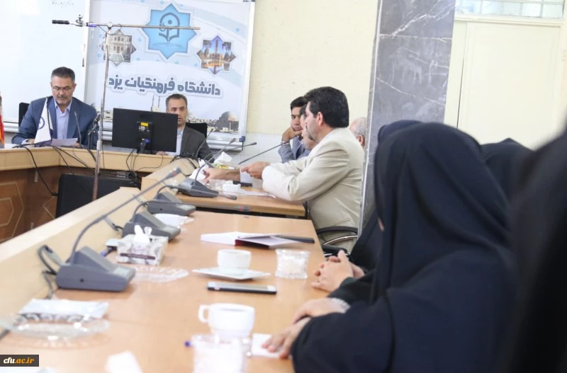 نشست مدیران دانشگاه فرهنگیان یزد با مشاوران پردیس های استان
 5