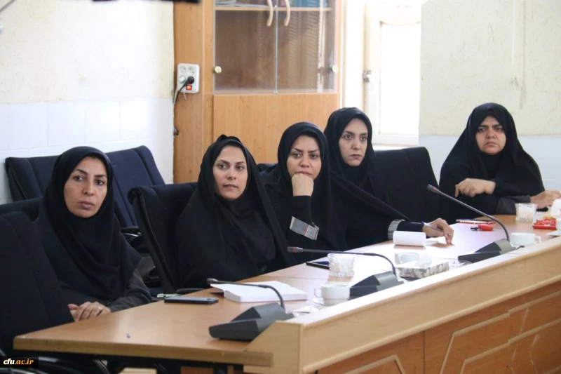 نشست مدیران دانشگاه فرهنگیان یزد با مشاوران پردیس های استان
 11