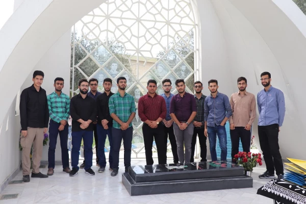 از مقابل مقبره شهید گمنام پردیس دکتر شریعتی ساری برگزار شد
 2