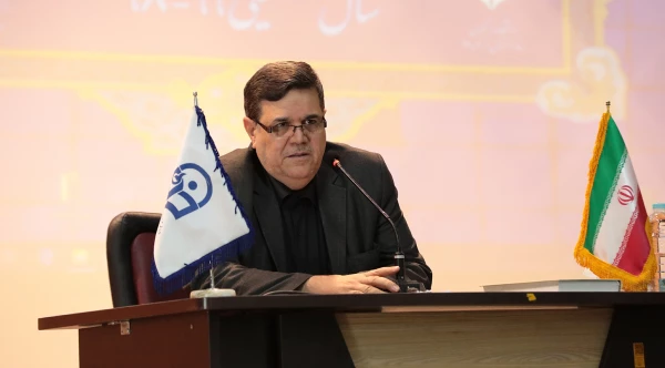 نسبت به نظام تعلیم و تربیت و کتاب های درسی نقاد باشید تا بتوان از فکر جوان شما بهره برد
دانشجومعلمان برای  بهره مندی از پتانسیل، ظرفیتشان  در تشکل ها و نشریات پردیس ها و مراکز  فعال باشند
 2