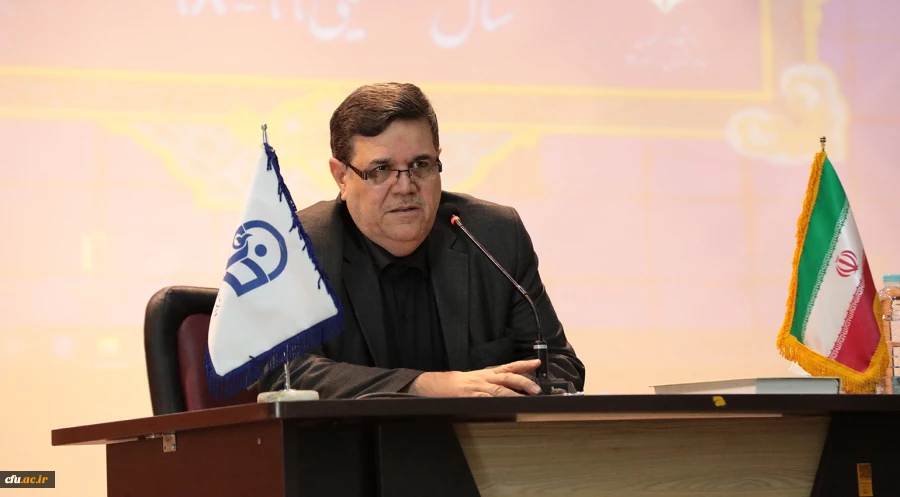 نسبت به نظام تعلیم و تربیت و کتاب های درسی نقاد باشید تا بتوان از فکر جوان شما بهره برد
دانشجومعلمان برای  بهره مندی از پتانسیل، ظرفیتشان  در تشکل ها و نشریات پردیس ها و مراکز  فعال باشند
 2