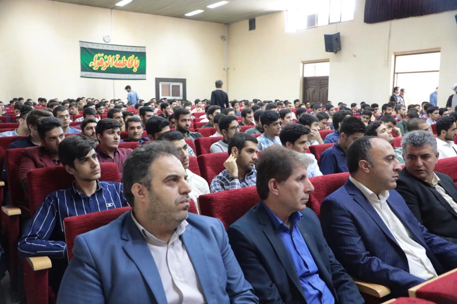 نسبت به نظام تعلیم و تربیت و کتاب های درسی نقاد باشید تا بتوان از فکر جوان شما بهره برد
دانشجومعلمان برای  بهره مندی از پتانسیل، ظرفیتشان  در تشکل ها و نشریات پردیس ها و مراکز  فعال باشند
 3