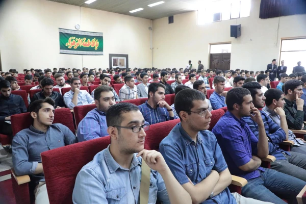 نسبت به نظام تعلیم و تربیت و کتاب های درسی نقاد باشید تا بتوان از فکر جوان شما بهره برد
دانشجومعلمان برای  بهره مندی از پتانسیل، ظرفیتشان  در تشکل ها و نشریات پردیس ها و مراکز  فعال باشند
 5