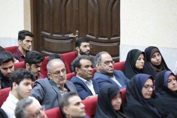 نسبت به نظام تعلیم و تربیت و کتاب های درسی نقاد باشید تا بتوان از فکر جوان شما بهره برد
دانشجومعلمان برای  بهره مندی از پتانسیل، ظرفیتشان  در تشکل ها و نشریات پردیس ها و مراکز  فعال باشند
 6