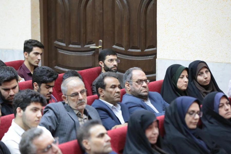 نسبت به نظام تعلیم و تربیت و کتاب های درسی نقاد باشید تا بتوان از فکر جوان شما بهره برد
دانشجومعلمان برای  بهره مندی از پتانسیل، ظرفیتشان  در تشکل ها و نشریات پردیس ها و مراکز  فعال باشند
 6