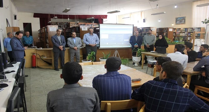 کافه کتاب و کارگاه آموزشی آشنایی با سامانه ی کتابخانه، پایگاه های اطلاعاتی فارسی و سامانه گلستان با تدریس متخصصان 4