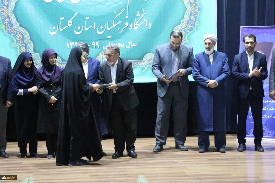 همکاران و اساتید ویژگی ها و توقعات دانشجویان را بشناسند و کلاس های درس صحنه همزبانی با نسل جدید باشد. 10