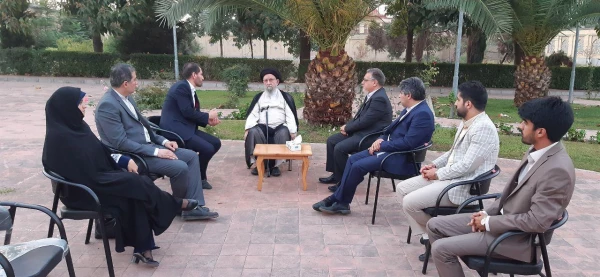 معلم موفق معلمی است که هم از نظر علمی و هم از نظر اخلاقی در دانش آموز خود موثر باشد 3