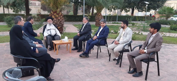 معلم موفق معلمی است که هم از نظر علمی و هم از نظر اخلاقی در دانش آموز خود موثر باشد 4