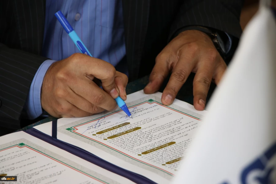 انعقاد تفاهم همکاری بین دانشگاه فرهنگیان استان اصفهان و نیروی انتظامی استان