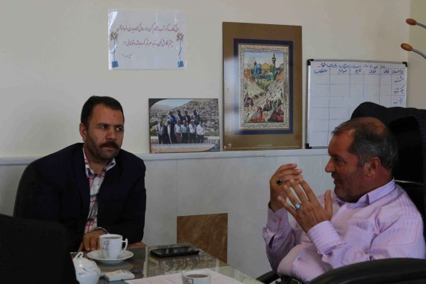 دکتر صفرزاده در شورای اداری پردیس های خراسان شمالی خطاب به کارکنان گفت:

معلم گرانترین گوهر هستی را در دست دارد و معلم نجات غریق است. 2