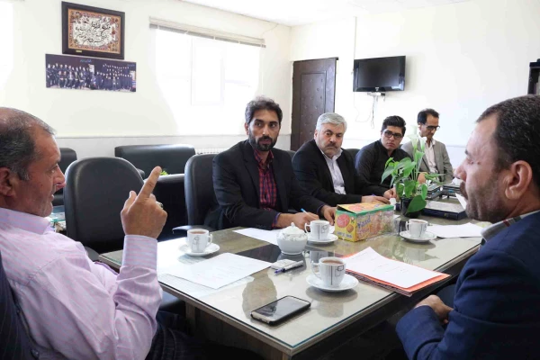 دکتر صفرزاده در شورای اداری پردیس های خراسان شمالی خطاب به کارکنان گفت:

معلم گرانترین گوهر هستی را در دست دارد و معلم نجات غریق است. 5