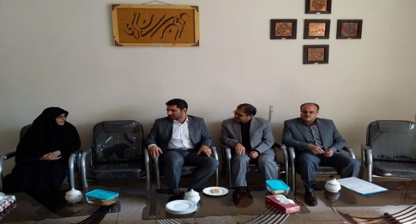 بنده یک معلم زاده هستم و همیشه برای این کسوت احترام خاصی قائلم و در حد توان آماده ی خدمتگزاری ام 3