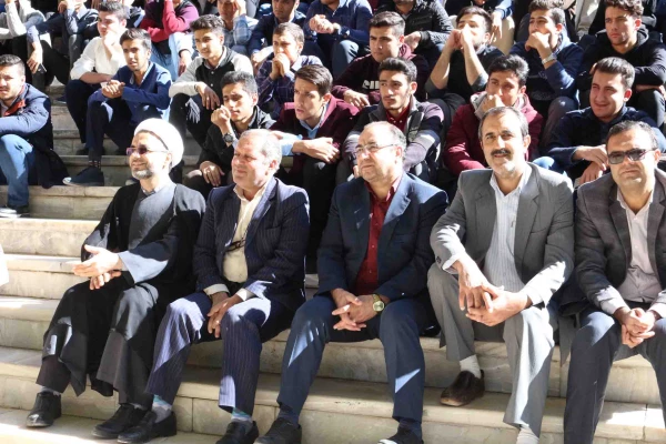 گردهمایی دانشجویان جدید الورود دانشگاه فرهنگیان خراسان شمالی در اردوگاه تفریحی بش قارداش

دکتر صفرزاده به دانشجوبان جدید تاکید نمود: برای معلمی ورزیدن در افق پیش رو بایستی مجهز به علم و دانایی و اخلاق کریمه و به تقویت فضایل اخلاقی خویش بپردازید. 3