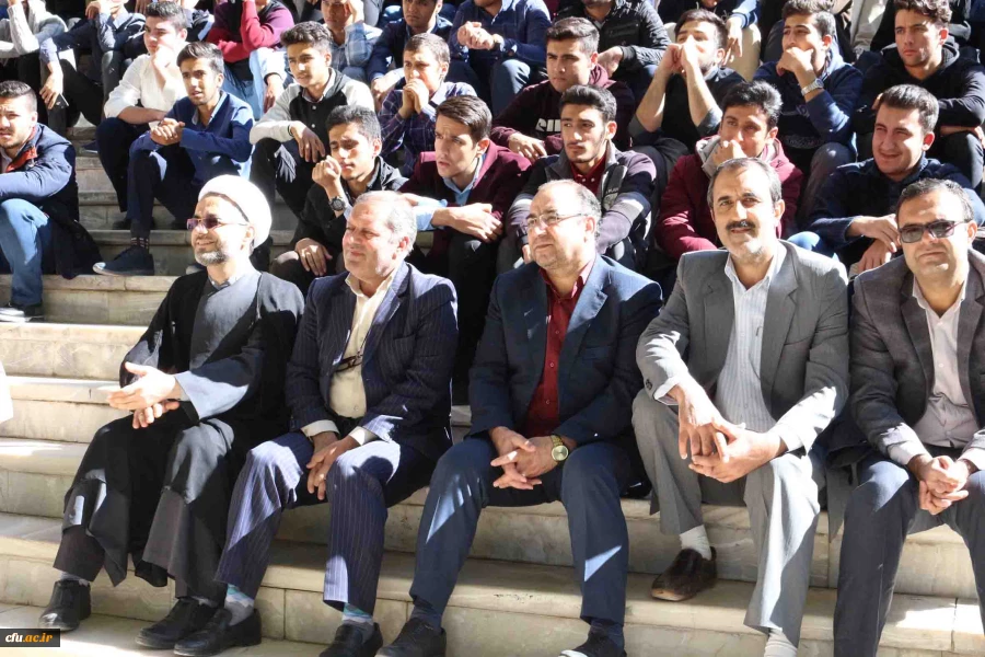 گردهمایی دانشجویان جدید الورود دانشگاه فرهنگیان خراسان شمالی در اردوگاه تفریحی بش قارداش

دکتر صفرزاده به دانشجوبان جدید تاکید نمود: برای معلمی ورزیدن در افق پیش رو بایستی مجهز به علم و دانایی و اخلاق کریمه و به تقویت فضایل اخلاقی خویش بپردازید. 3