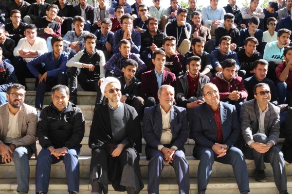 گردهمایی دانشجویان جدید الورود دانشگاه فرهنگیان خراسان شمالی در اردوگاه تفریحی بش قارداش

دکتر صفرزاده به دانشجوبان جدید تاکید نمود: برای معلمی ورزیدن در افق پیش رو بایستی مجهز به علم و دانایی و اخلاق کریمه و به تقویت فضایل اخلاقی خویش بپردازید. 4