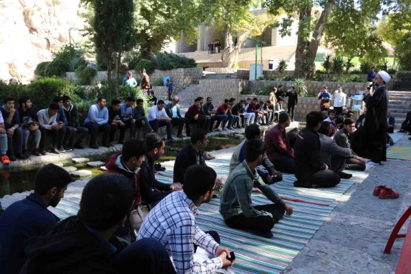 گردهمایی دانشجویان جدید الورود دانشگاه فرهنگیان خراسان شمالی در اردوگاه تفریحی بش قارداش

دکتر صفرزاده به دانشجوبان جدید تاکید نمود: برای معلمی ورزیدن در افق پیش رو بایستی مجهز به علم و دانایی و اخلاق کریمه و به تقویت فضایل اخلاقی خویش بپردازید. 6