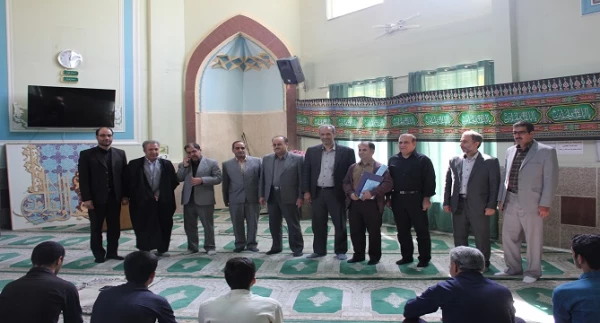 تجلیل از همکار روشندل شاغل در پردیس شهید مقصودی همدان
 5