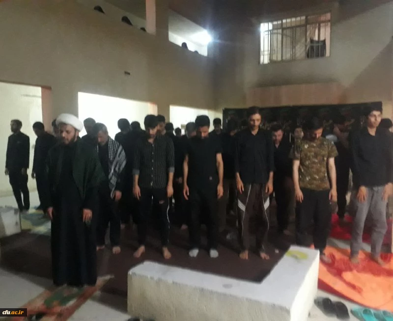 اقامه نماز مغرب و عشا در موکب دانشگاه فرهنگیان در کربلا