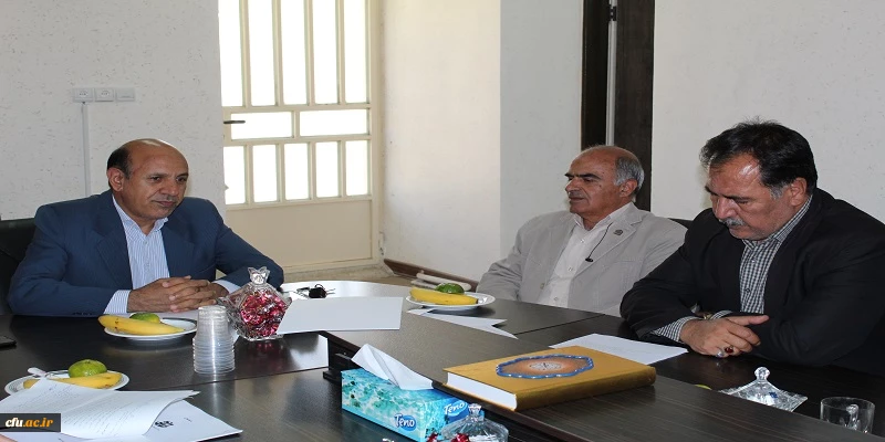 سومین جلسه بنیاد خیرین حامی دانشگاه فرهنگیان استان لرستان با حضور رئیس مجمع خیرین استان و مدیر عامل بنیاد خیرین به منظور برنامه ریزی و انتخاب اعضای هیات مدیره تشکیل شد. 6