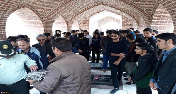 پیاده روی اساتید، کارکنان و دانشجومعلمان به همراه مسؤلین ادارات شهرستان نیر 4