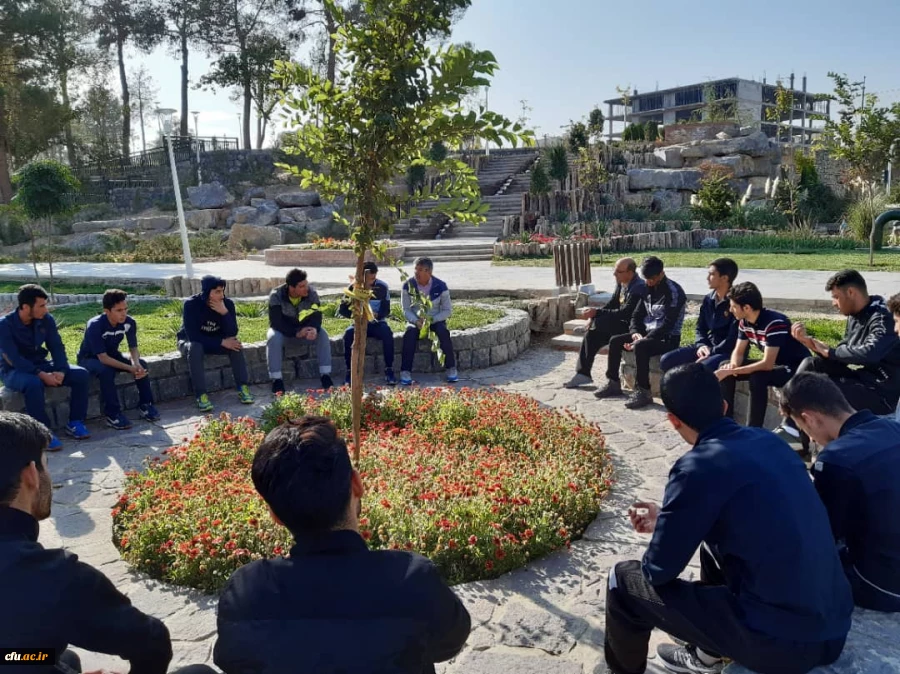 کارگاه آموزشی دانشجو معلمان تربیت بدنی پردیس شهید باهنر اصفهان در ساحل زاینده رود