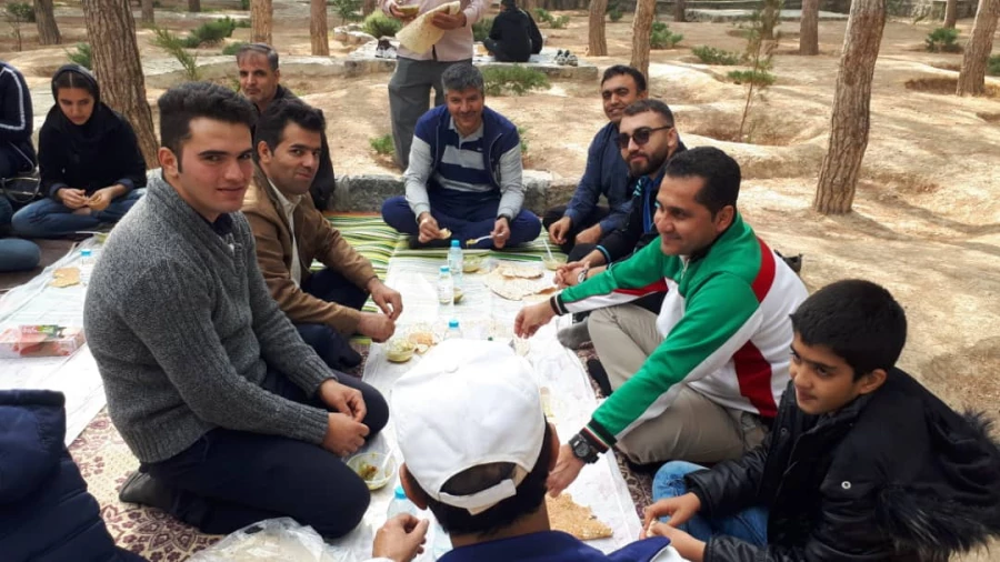 کوهگشت خانوادگی کارکنان و اساتید دانشگاه فرهنگیان استان اصفهان