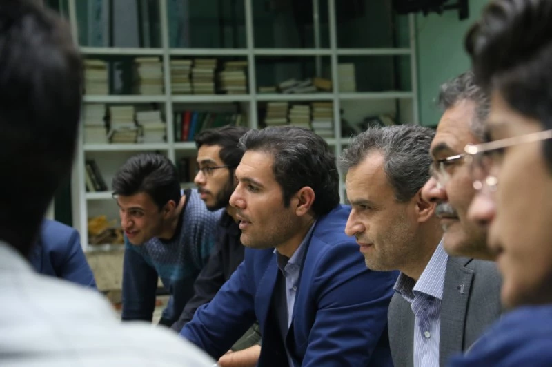 نشست مدیر استانی دانشگاه فرهنگیان یزد با نمایندگان کلیه کلاس های آموزشی پردیس شهیدان پاک نژاد 3